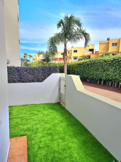 Homely Apt In Modern Building With Pool San Miguel de Abona Zewnętrze zdjęcie